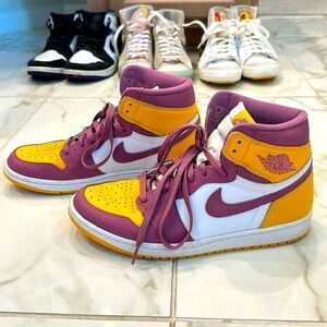 Nike Air Jordan Retro High OG Brotherhood. Men 9.5 Women 11